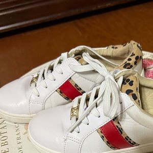 Michael Kors Sneakers for sale! Good condition